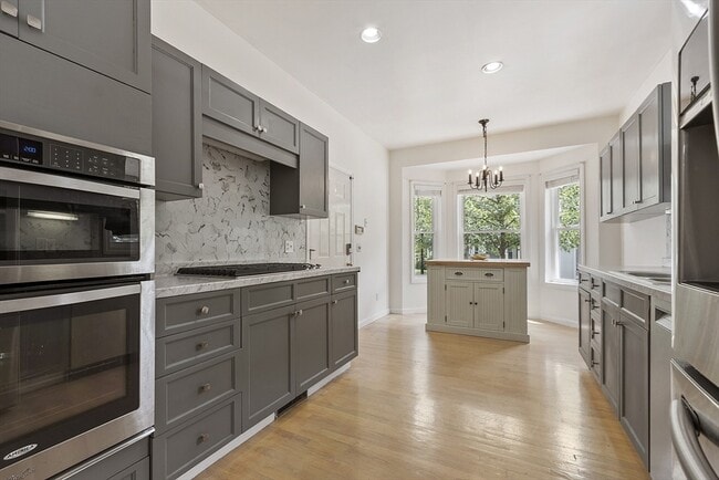 Building Photo - 5 Maple Ridge Dr