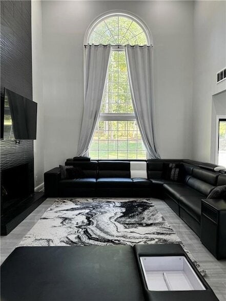 Building Photo - 4299 Oakvale Ln