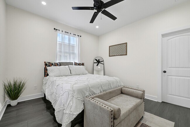 Building Photo - 2412 Lucas St