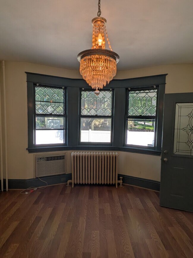 Building Photo - Charming 5-bedroom home in the heart of Hamline–Midway!