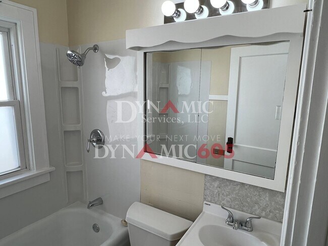 Building Photo - 4+ Bedroom, 2 Bath House with Garage and Fenced Backyard