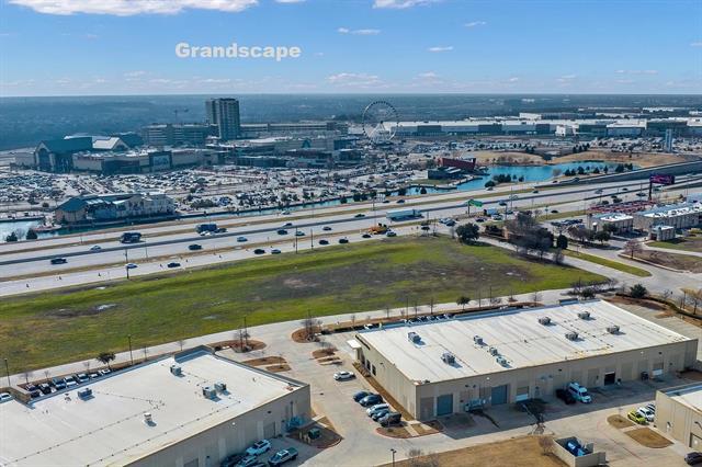 Building Photo - 5852 Clearwater Dr