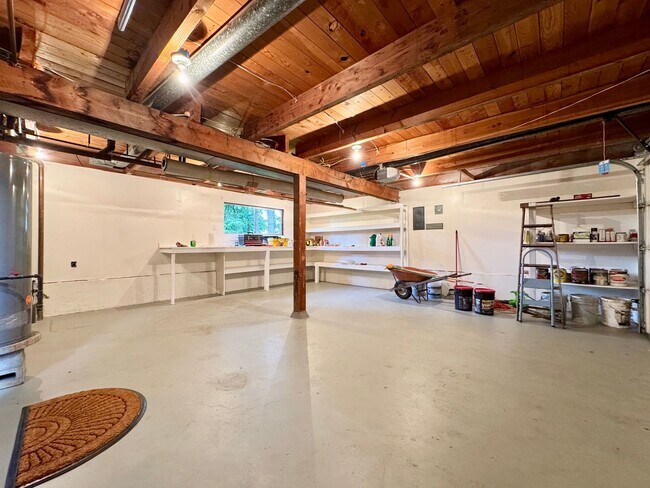 Building Photo - Bellevue Home
