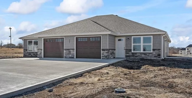 Building Photo - 502 N Redbud St