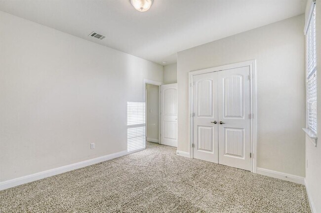 Building Photo - 600 Acadia Bnd