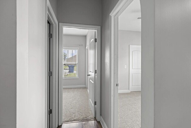 Building Photo - 144 Backfield Pl