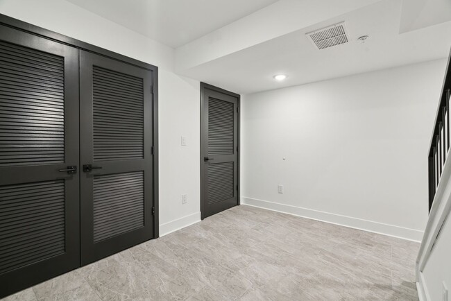 Building Photo - Brand New Townhome in Brewerytown