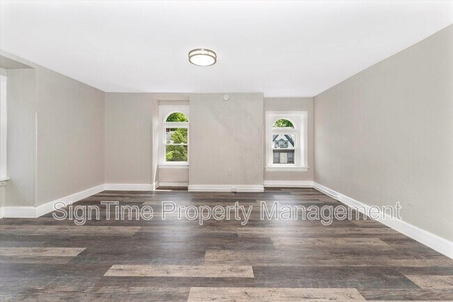 Building Photo - 267 S Prospect St