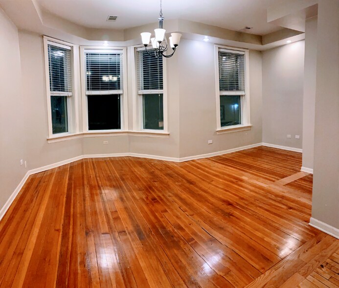 Building Photo - 3547 S Hermitage Ave