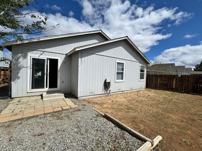 Building Photo - 9480 Canyon Meadows Dr