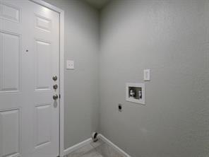 Building Photo - 9802 Hundred Oaks Cir