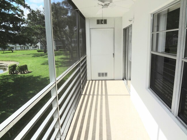 Building Photo - 271 Fanshaw G