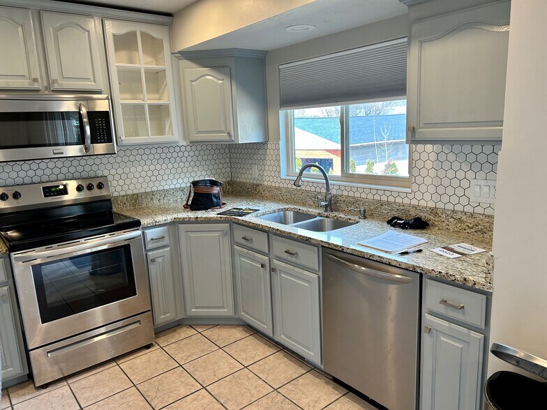 Kitchen - 465 E 6770 S