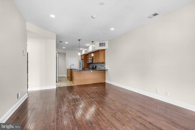 Building Photo - 2050 Frankford Ave