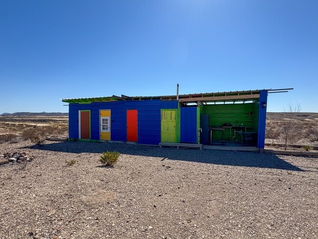 Building Photo - 400 N Smiling Dog Trail