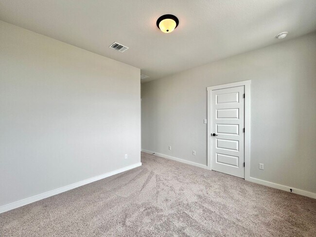 Building Photo - Modern 5/BR 4/BA with Stylish Finishes, Sp...
