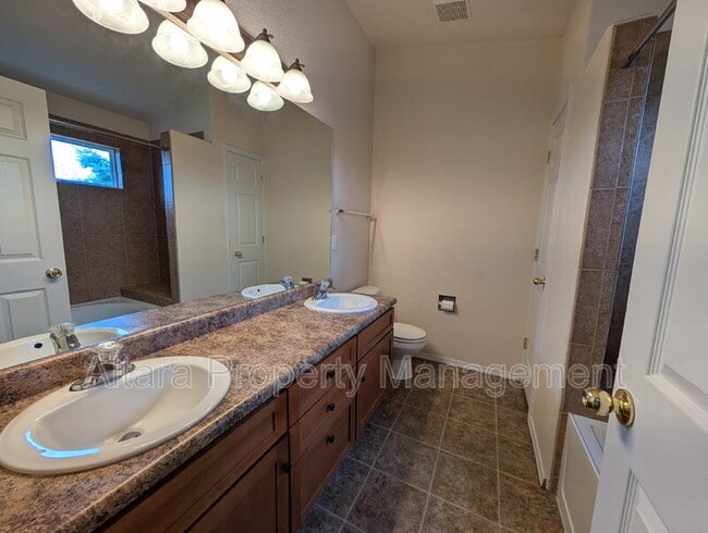 Building Photo - 4848 Iron Horse Villas Point