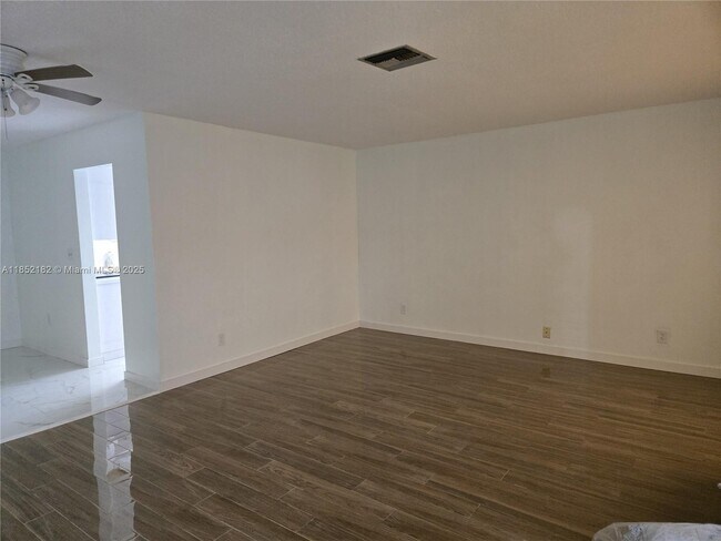 Building Photo - 6748 SW 34th Ct