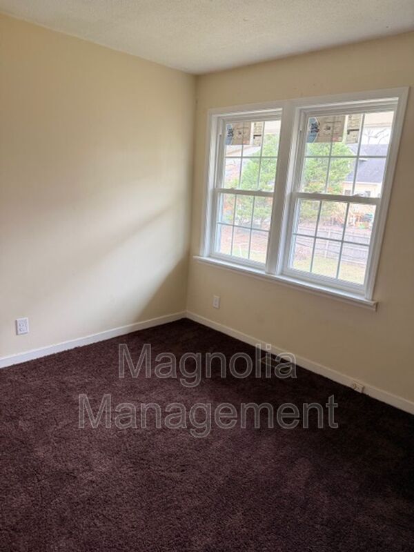 Building Photo - 226 Oak St