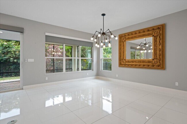 Building Photo - 10017 SW Oak Tree Cir