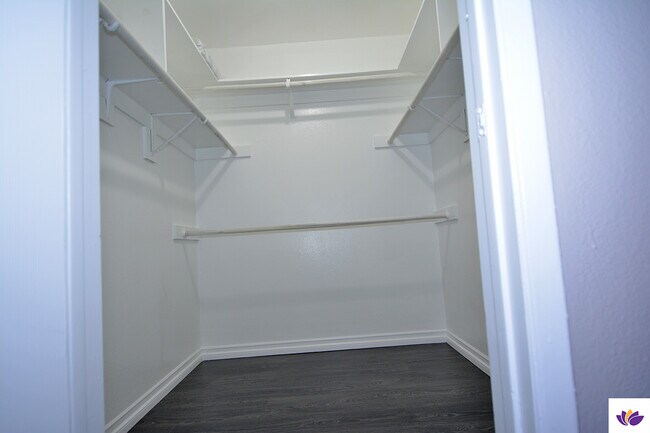 Building Photo - 750 N Kings Rd