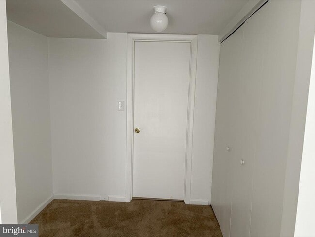 Building Photo - 125 Medinah Dr