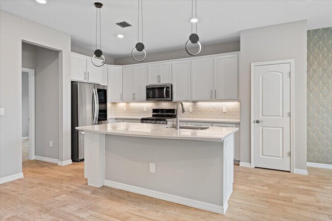 Building Photo - 10437 SW Captiva Dr