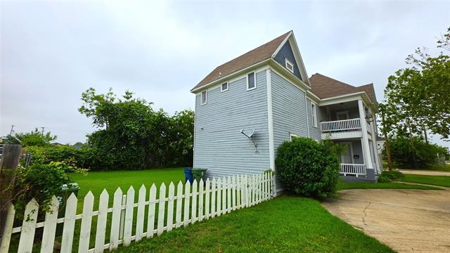 Building Photo - 145 N Kealy Ave