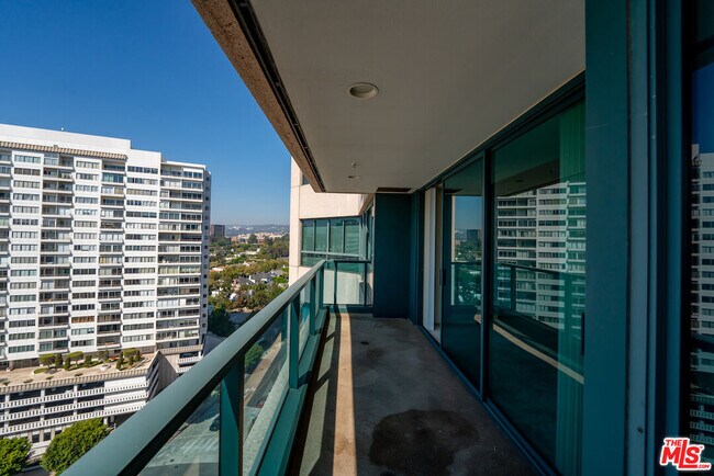 Building Photo - 10490 Wilshire Blvd