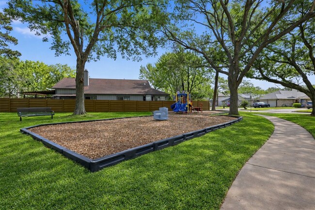 Building Photo - 8518 Pool Creek Dr