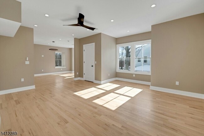 Building Photo - 49 Park Ave