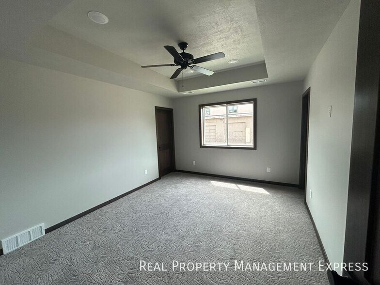 Building Photo - 3 Bedroom 2 Bathroom Home for Rent