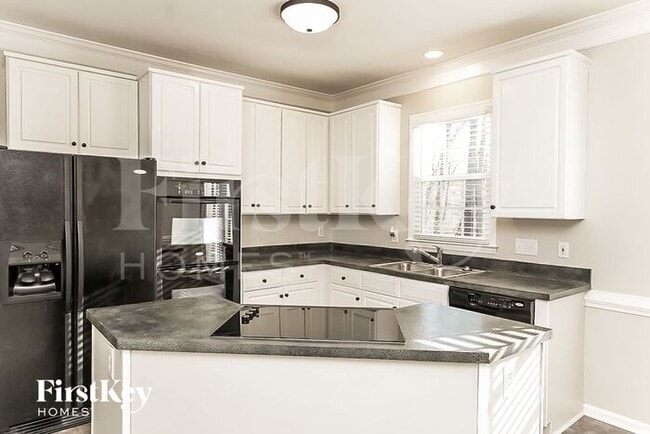 Building Photo - 5388 Beechmont Dr