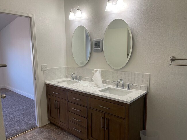 Building Photo - Beautifully updated Mobile Home in Carson ...