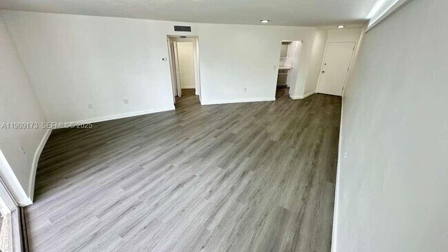 Building Photo - 1475 NE 125th Terrace