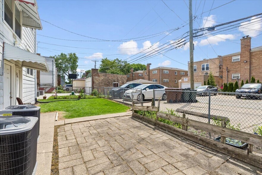 Building Photo - 9116 Keating Ave
