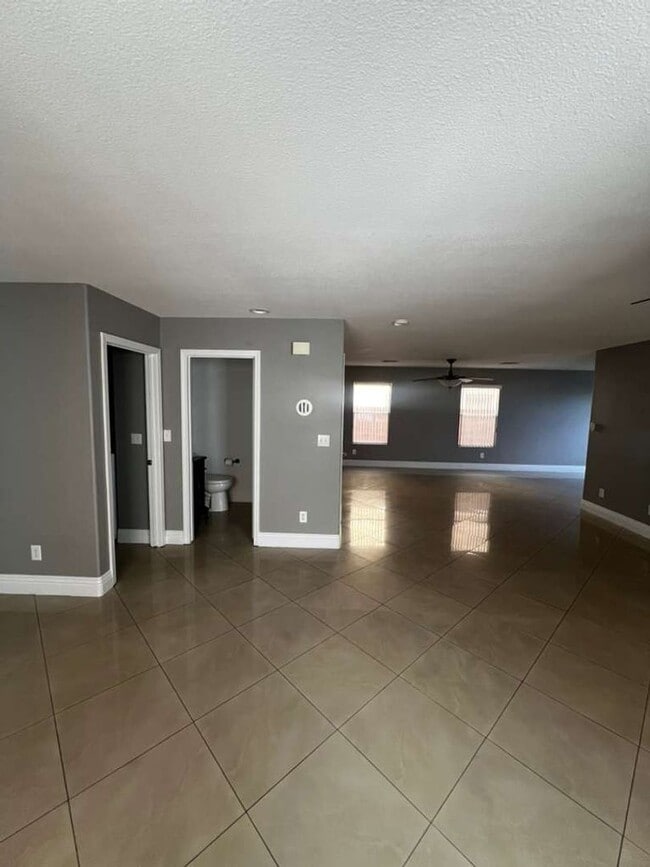 Building Photo - Must see 2 story 4 bed/3 bath home in the heart of SUMMERLIN