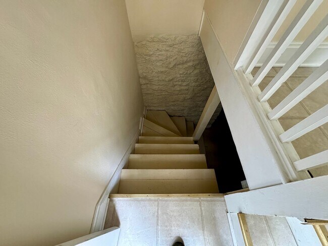 Building Photo - Charming Green Hills Single Family Home