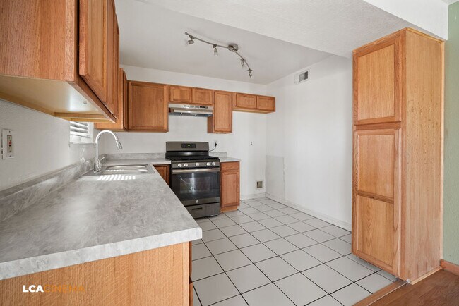 Building Photo - 3521 Starwood Ln