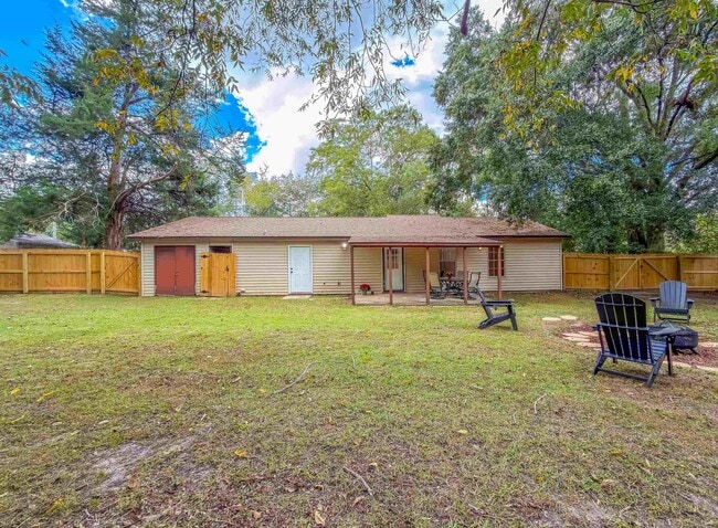 Building Photo - 703 3rd St NE