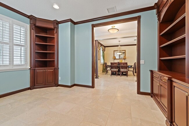 Building Photo - 115 Castries Dr