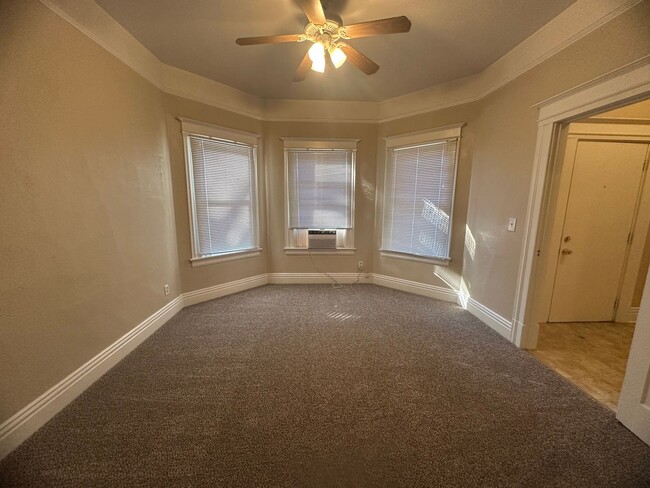 Building Photo - Updated 2 Bedroom with Office and Yard in the Heart of Midtown