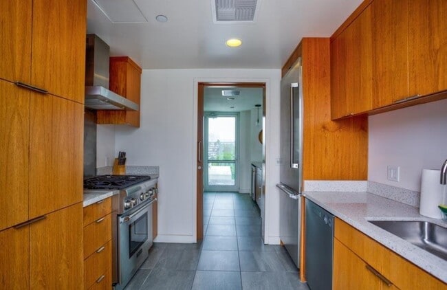 Building Photo - 1705-1725 Ocean Ave