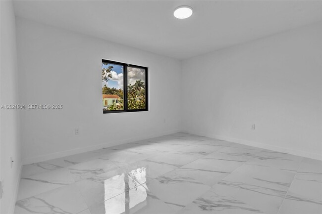 Building Photo - 152 NW 18th St
