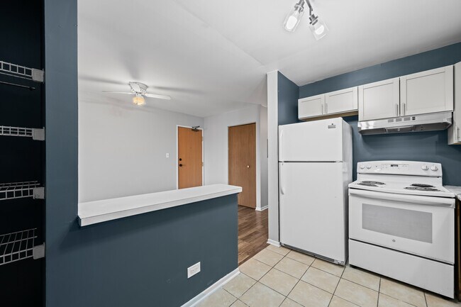 Building Photo - 1324 Geneva Dr