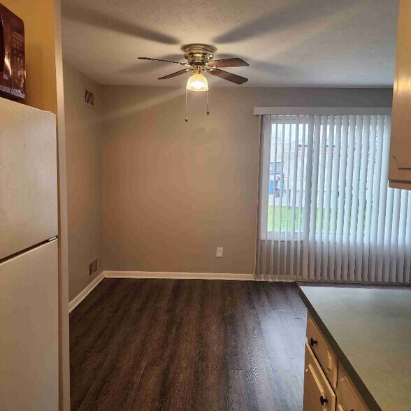 Building Photo - 21921 River Oaks Dr