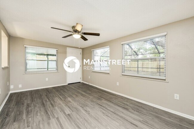 Building Photo - 3 Bedroom Pet-Friendly Home in SARASOTA, FL with Main Street Renewal