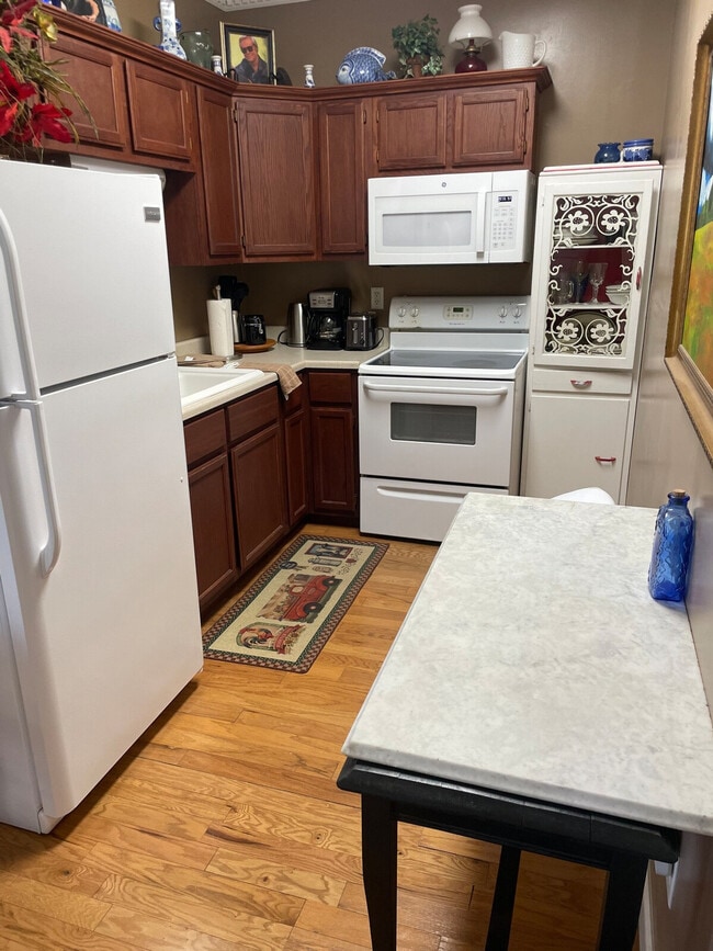 Building Photo - 175 Schools Dr