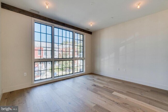 Building Photo - 774 Girard St NW