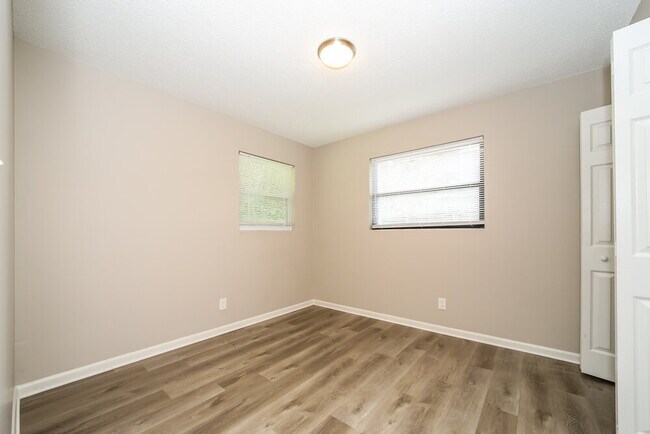 Building Photo - 6904 Cherbourg Ave S